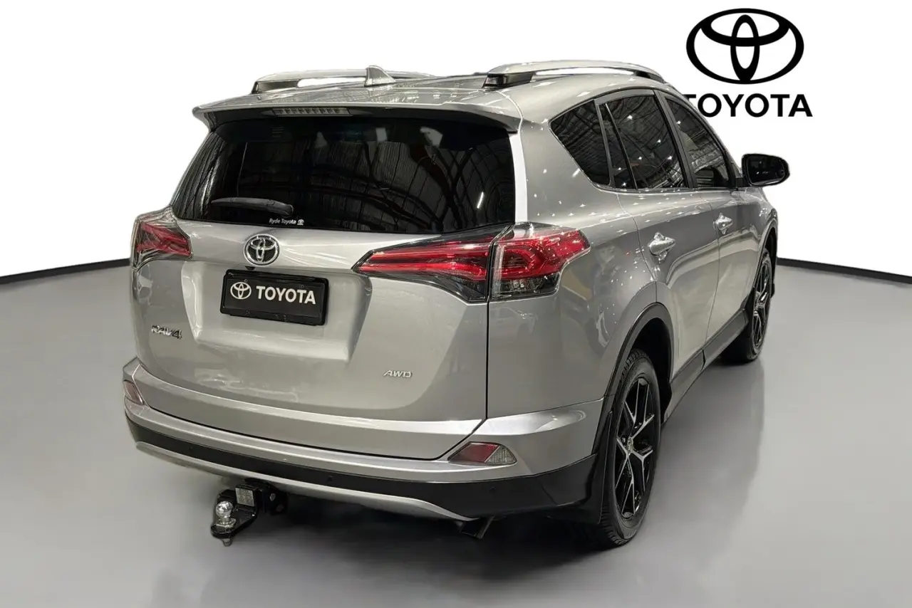 2017 Toyota RAV4 Gallery Image 31