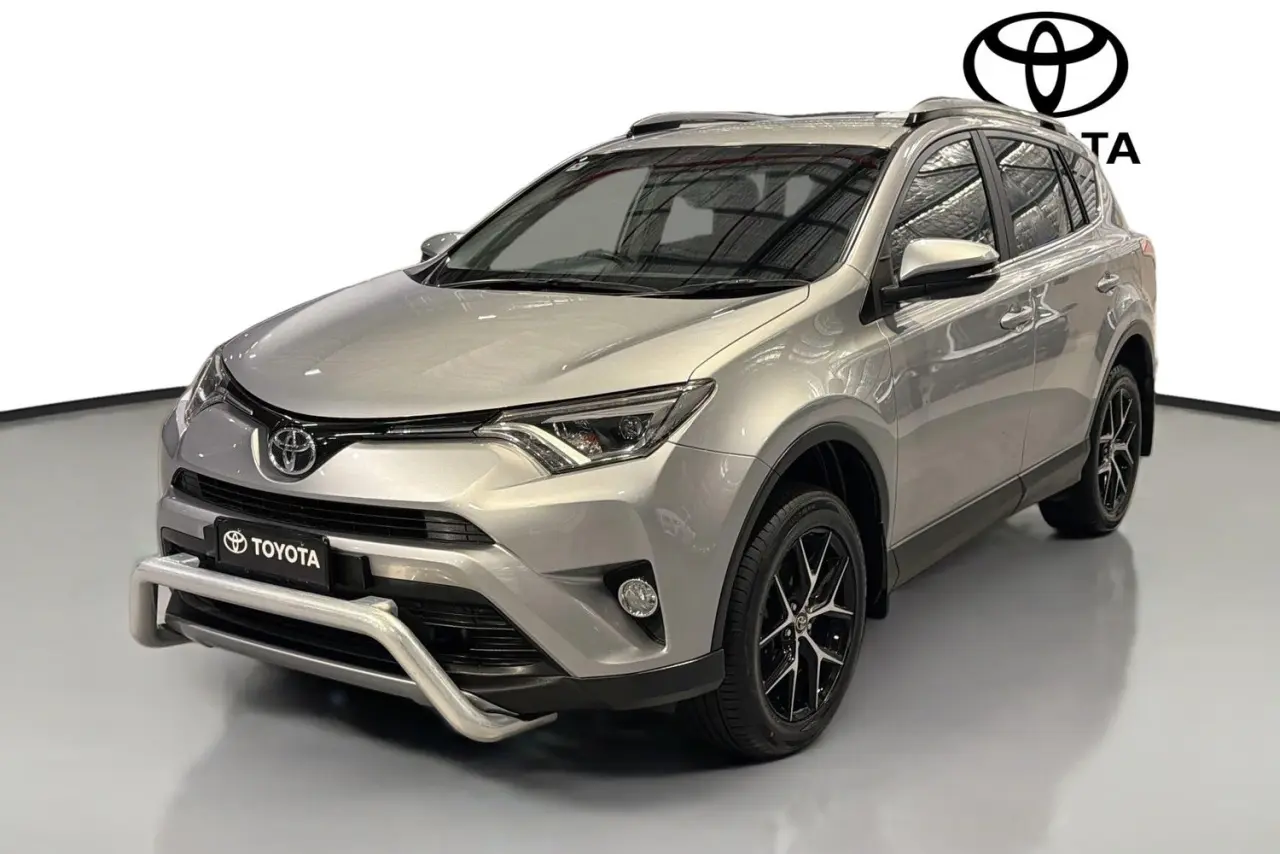 2017 Toyota RAV4 Gallery Image 4