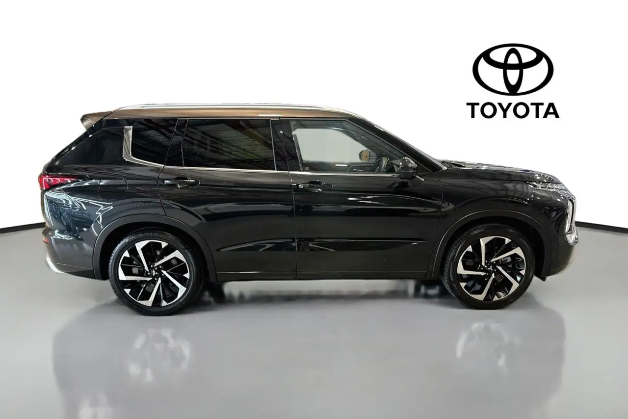2022 Mitsubishi Outlander Gallery Image 11