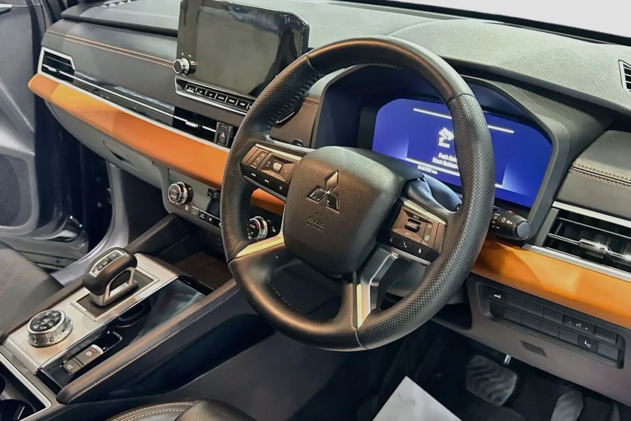 2022 Mitsubishi Outlander Gallery Image 14