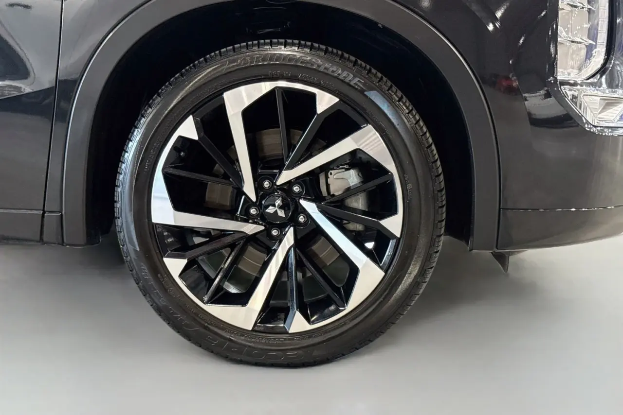 2022 Mitsubishi Outlander Gallery Image 28