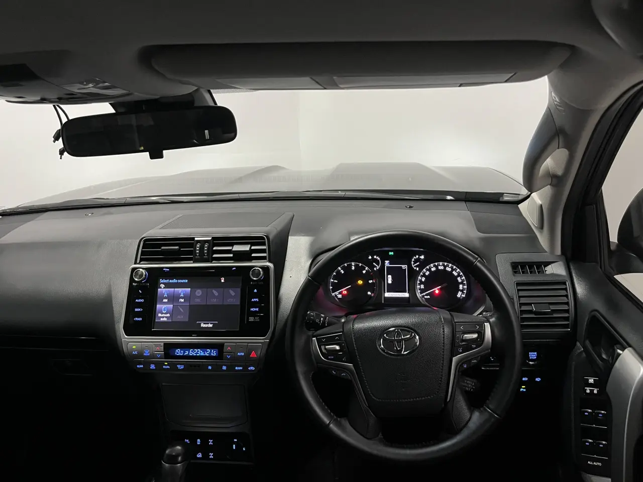 2019 Toyota Prado Gallery Image 14