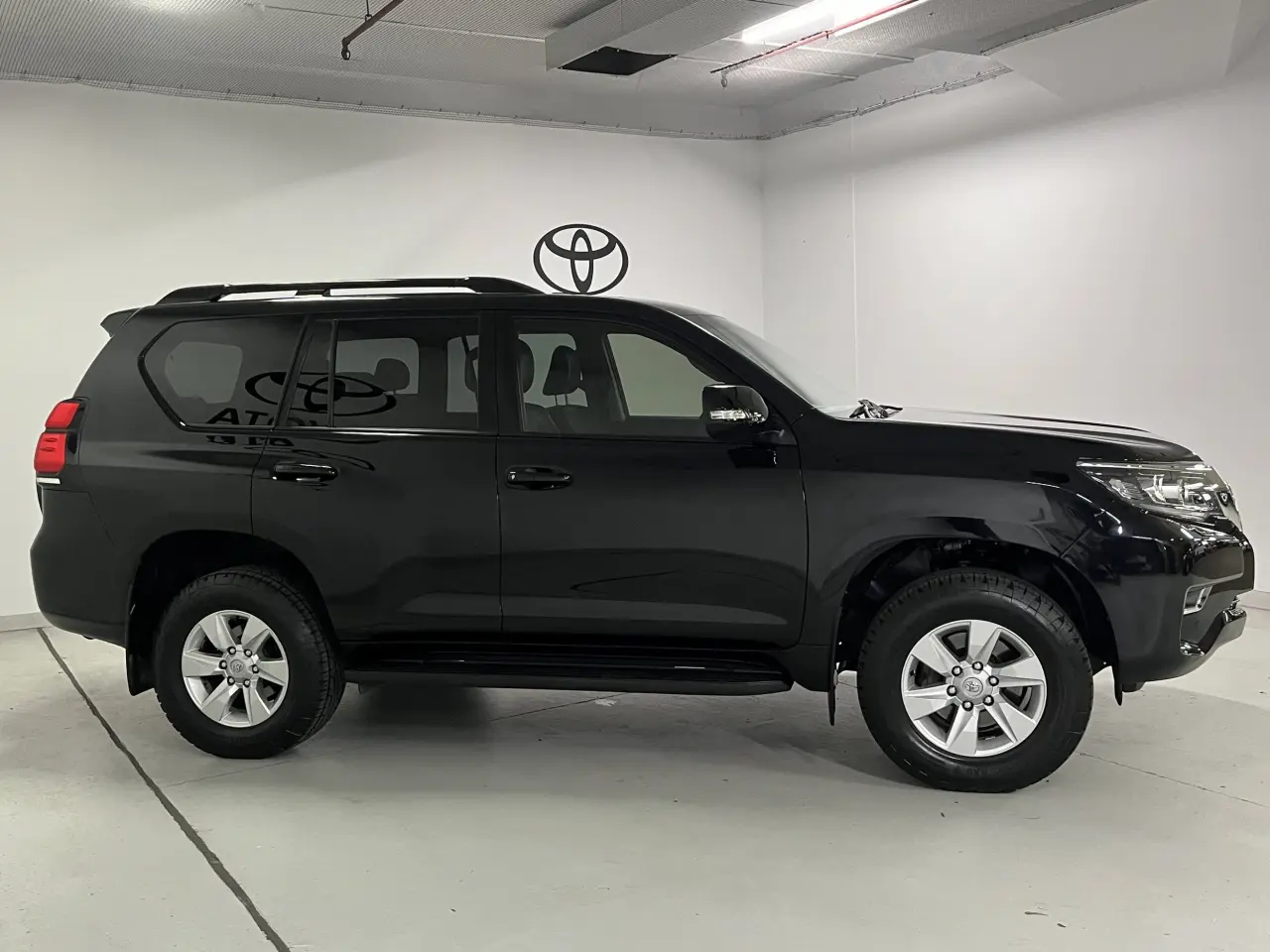 2019 Toyota Prado Gallery Image 3