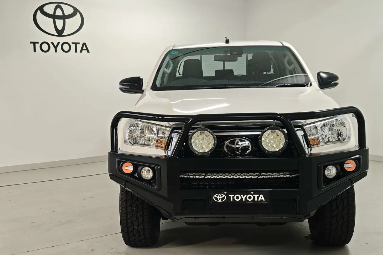 2019 Toyota Hilux Gallery Image 2