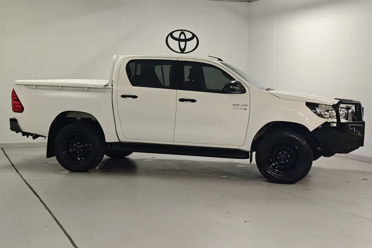 2019 Toyota Hilux Gallery Image 4