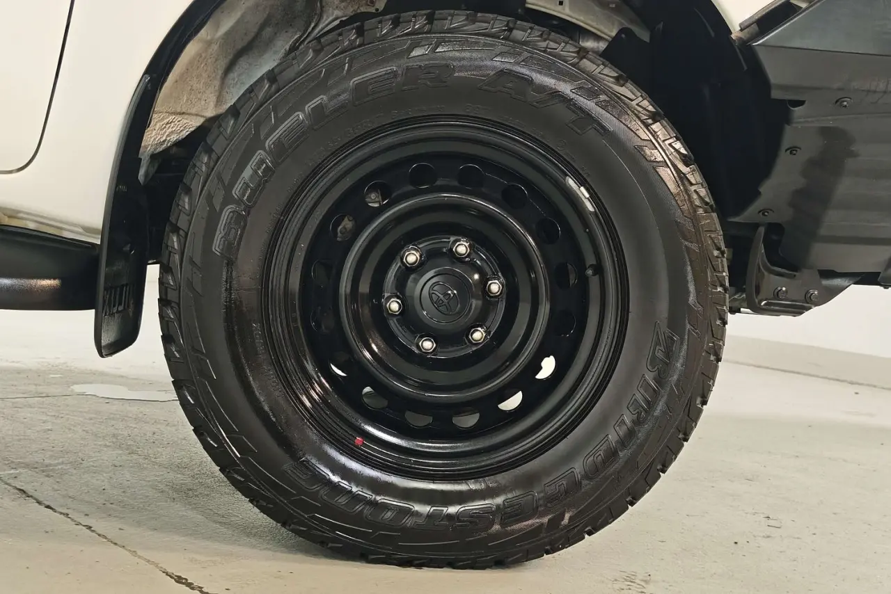 2019 Toyota Hilux Gallery Image 5