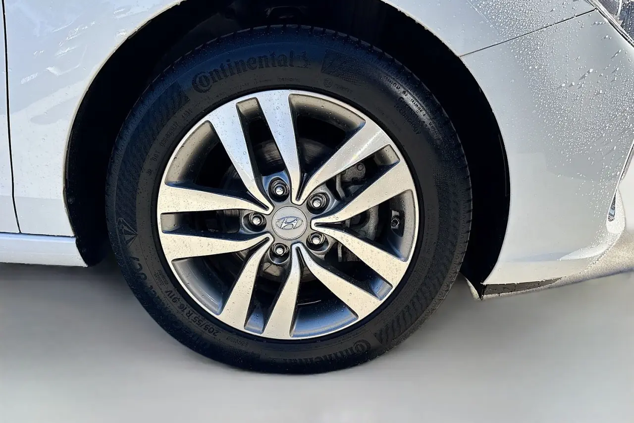 2020 Hyundai i30 Gallery Image 27