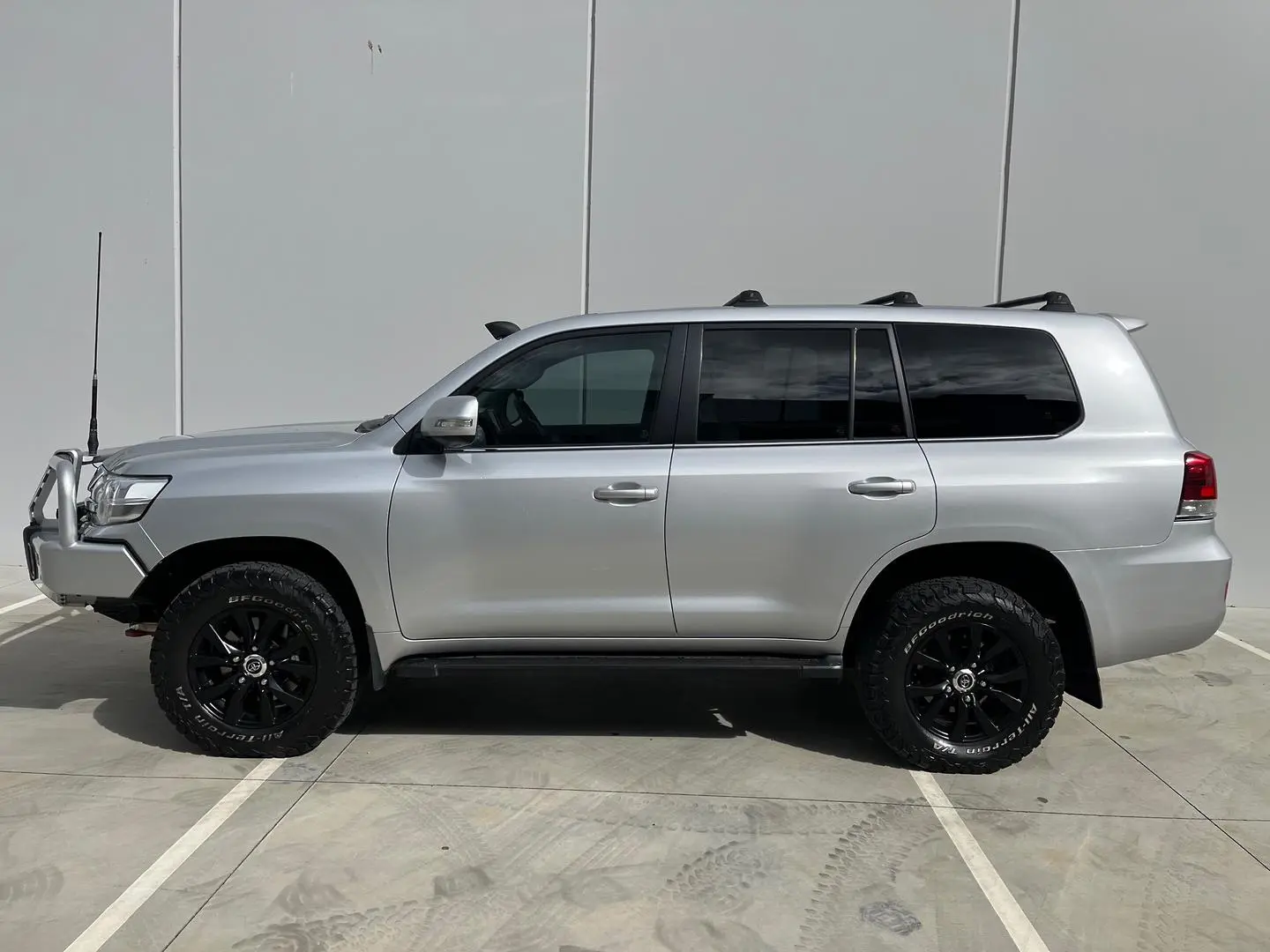 2017 Toyota Landcruiser Gallery Image 4
