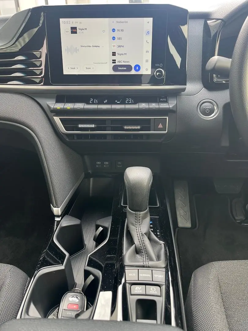 2025 Toyota Camry Gallery Image 19