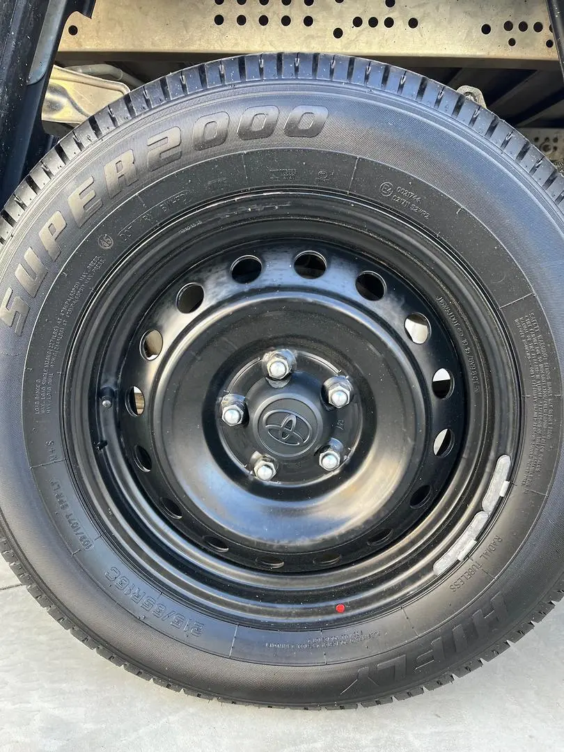 2015 Toyota Hilux Gallery Image 5