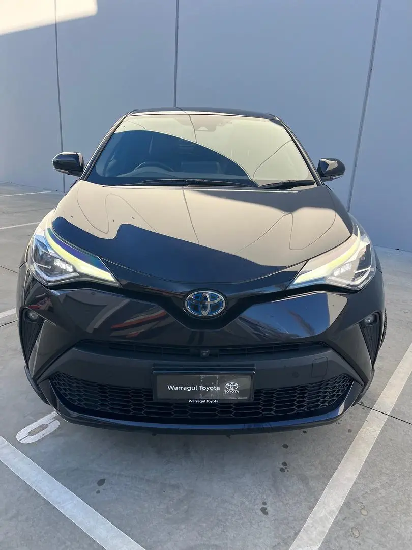 2022 Toyota C-HR Gallery Image 2