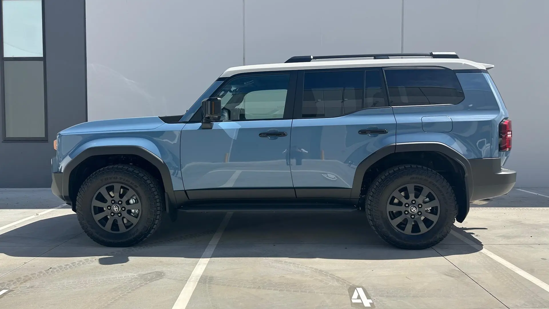 2025 Toyota Landcruiser Prado Gallery Image 4