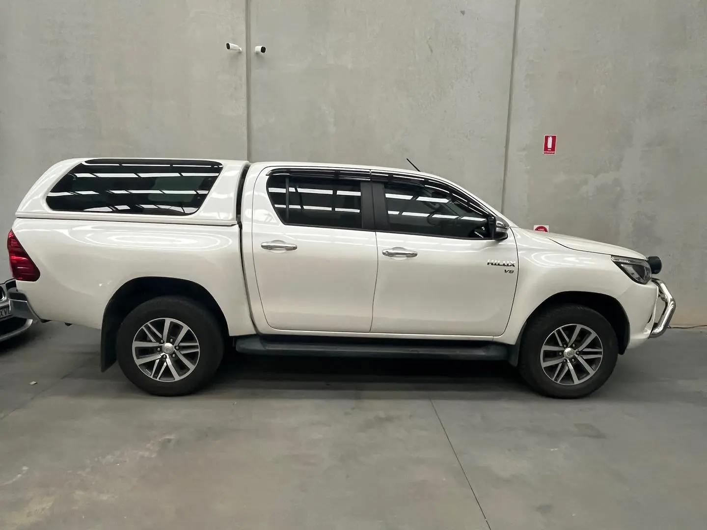 2015 Toyota Hilux Gallery Image 5