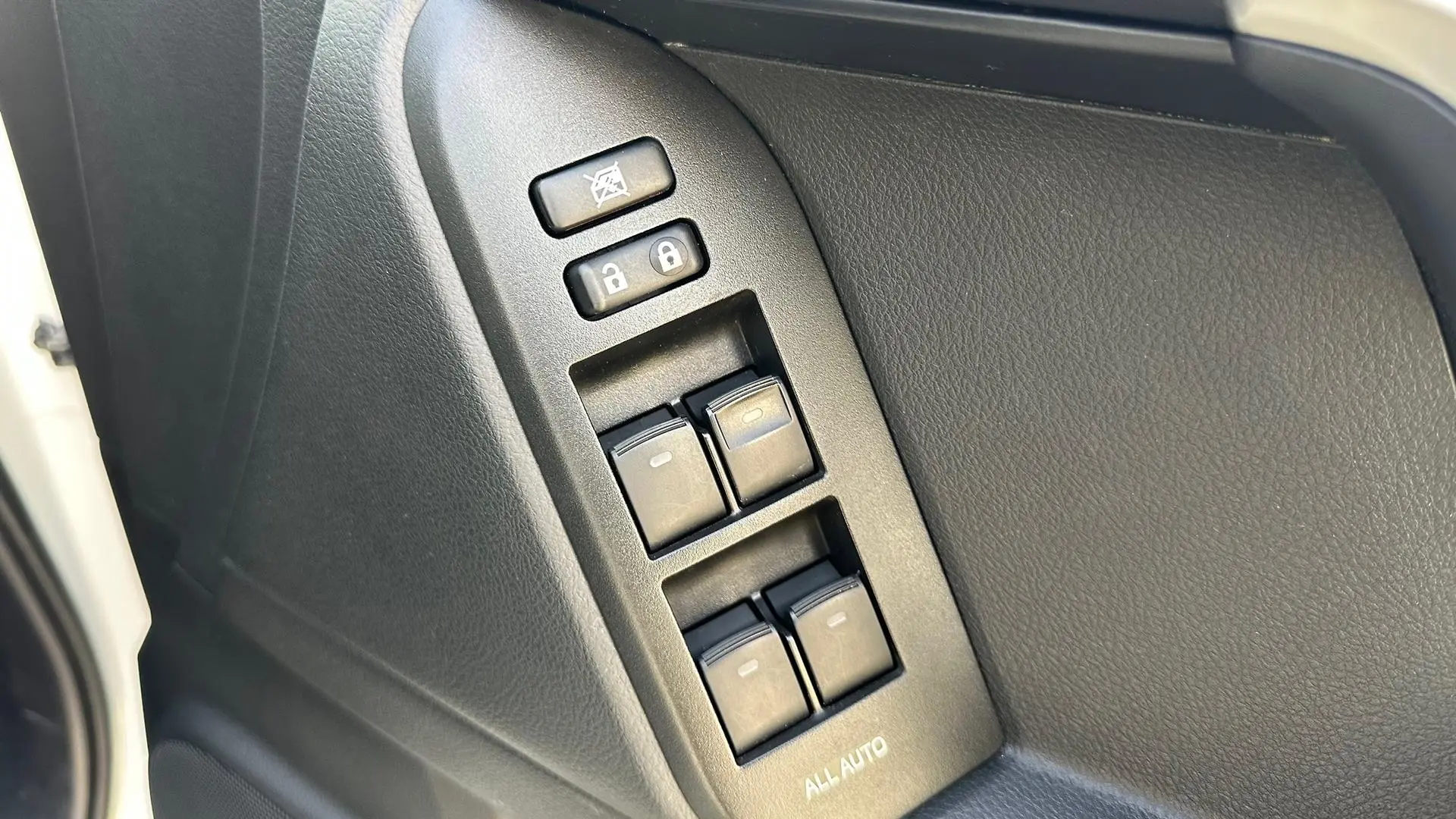 2020 Toyota Landcruiser Prado Gallery Image 17