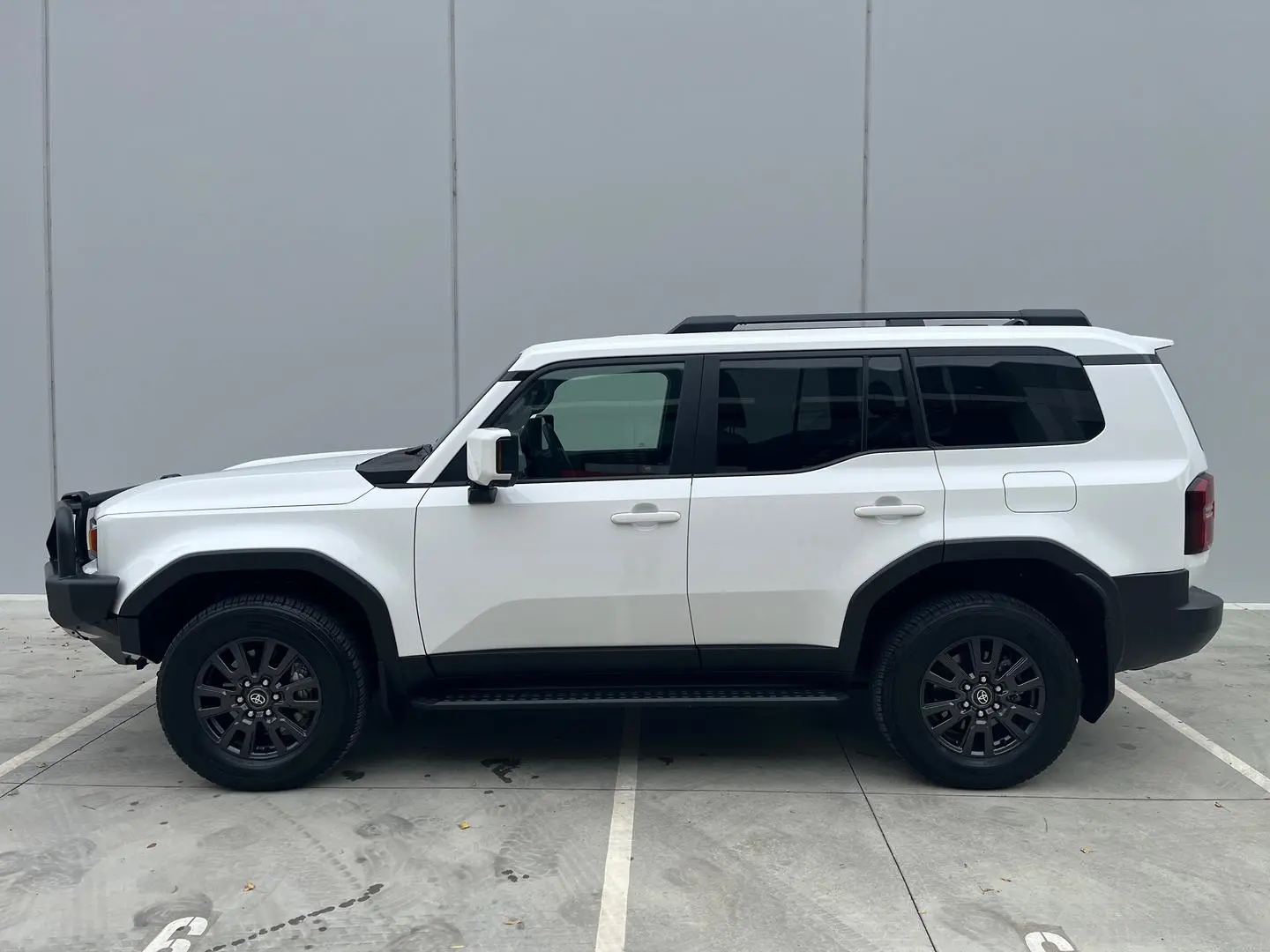 2025 Toyota Landcruiser Prado Gallery Image 4