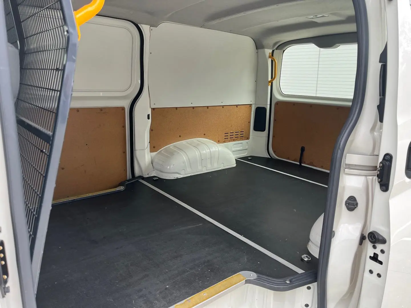 2020 Toyota Hiace Gallery Image 8