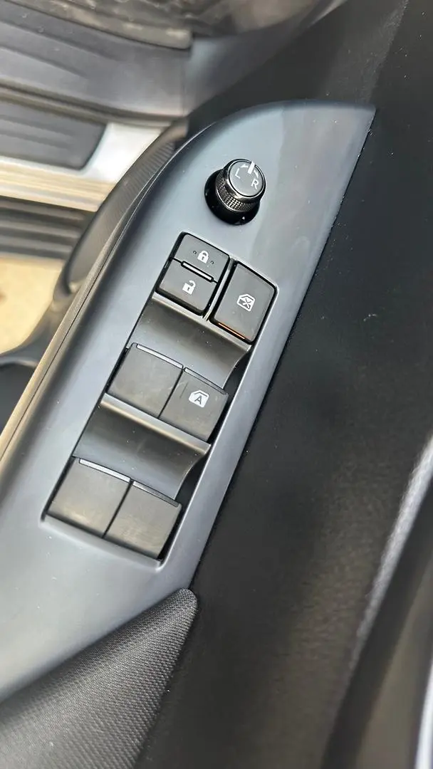 2024 Toyota Hilux Gallery Image 19