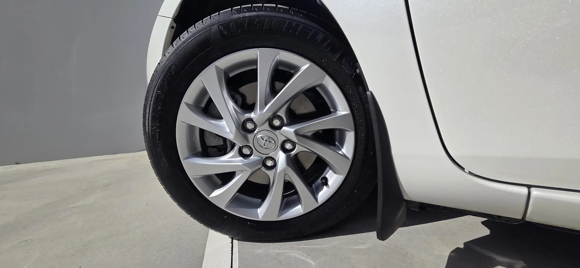 2016 Toyota Corolla Gallery Image 6