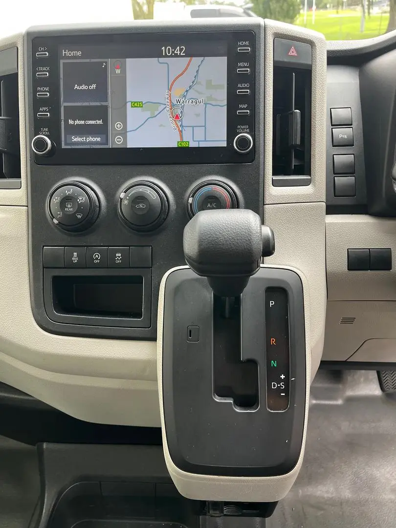 2020 Toyota Hiace Gallery Image 18