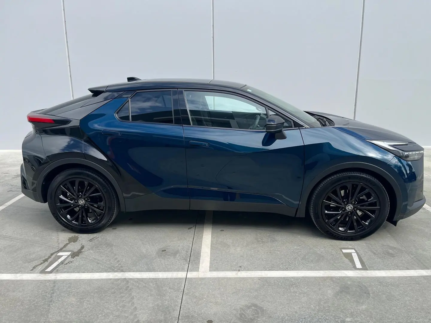 2025 Toyota C-HR Gallery Image 13