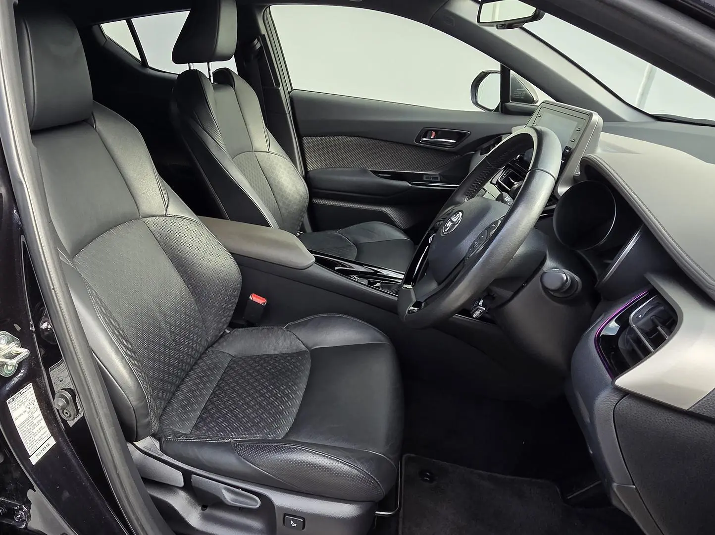 2022 Toyota C-HR Gallery Image 10