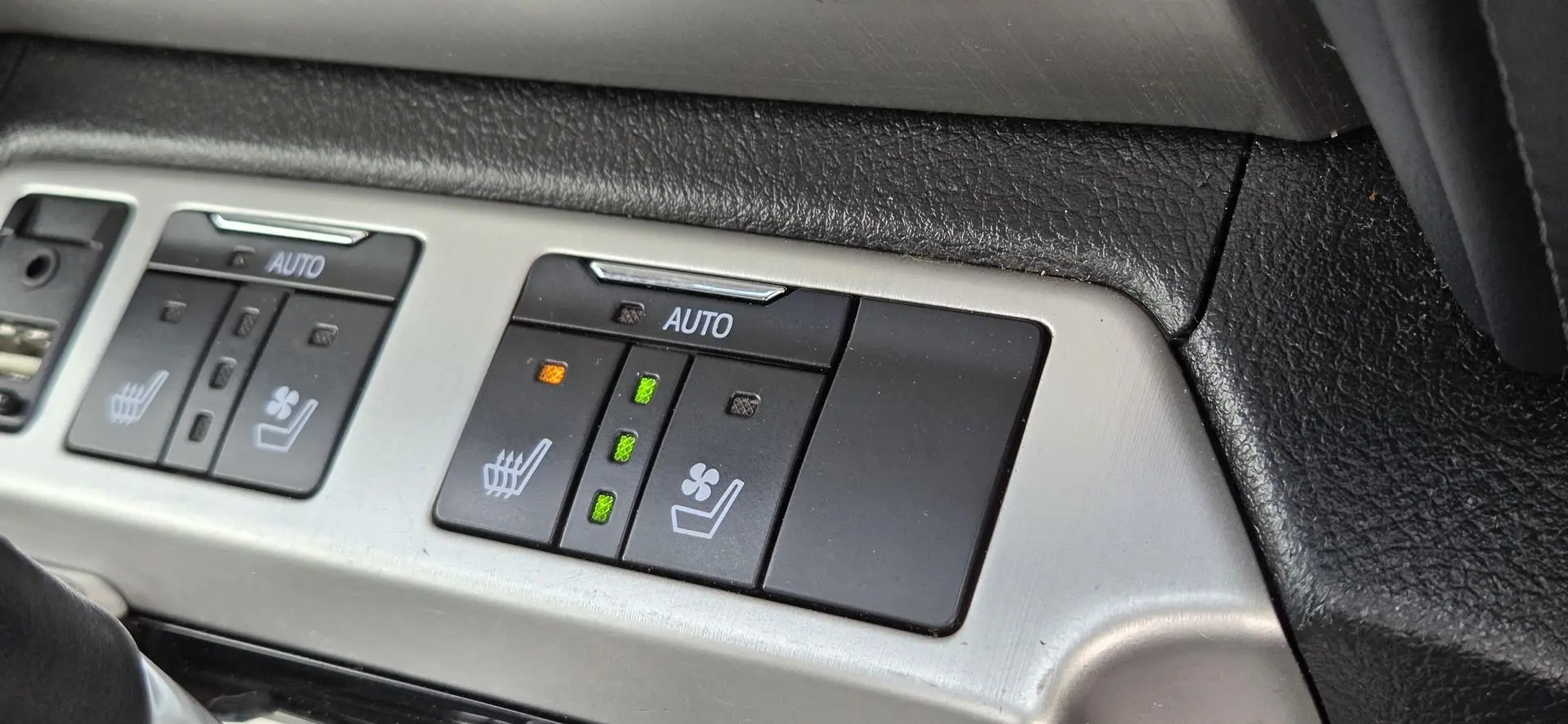 2016 Toyota Landcruiser Gallery Image 32