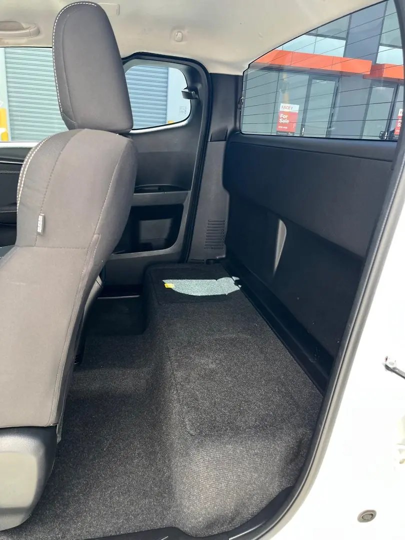 2023 Isuzu D-MAX Gallery Image 8