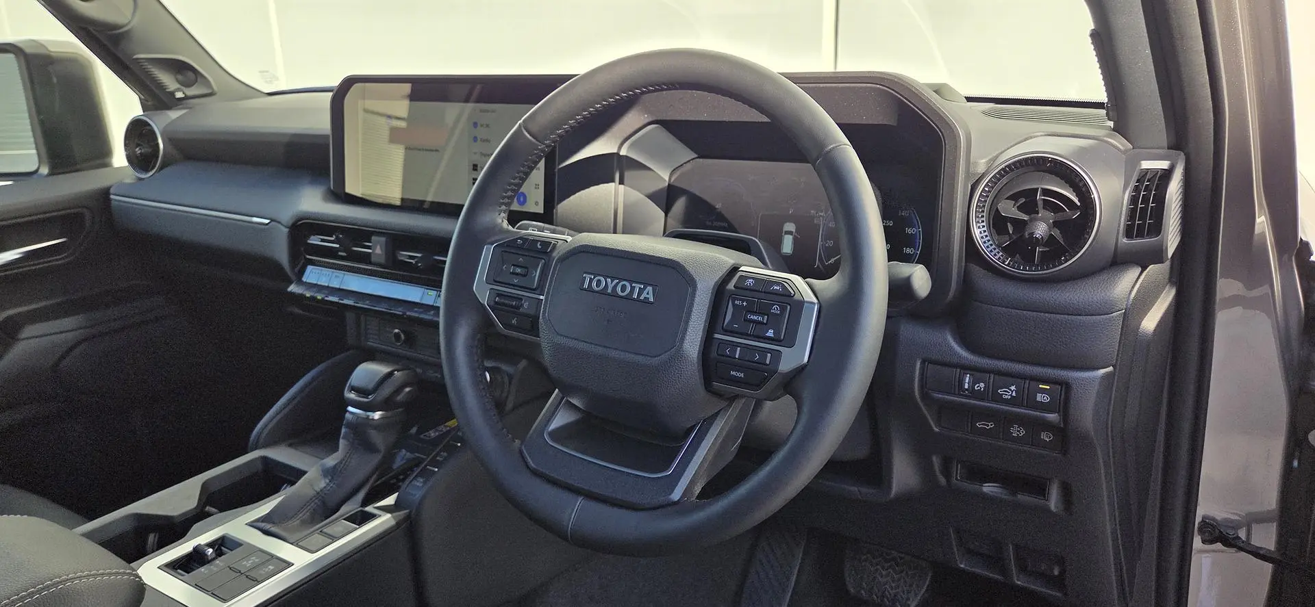 2025 Toyota Landcruiser Prado Gallery Image 13