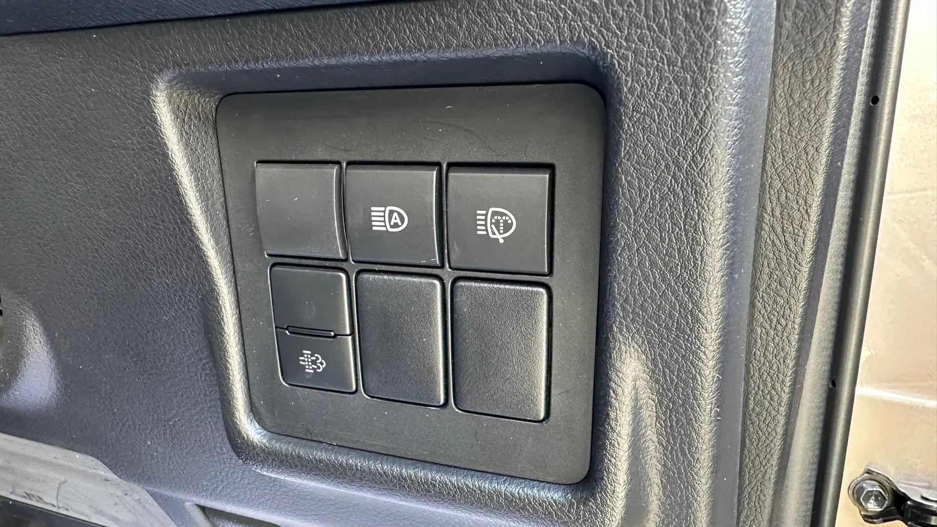 2022 Toyota Landcruiser Prado Gallery Image 22
