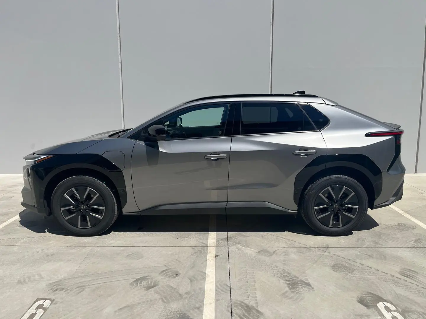 2025 Toyota bZ4X Gallery Image 9