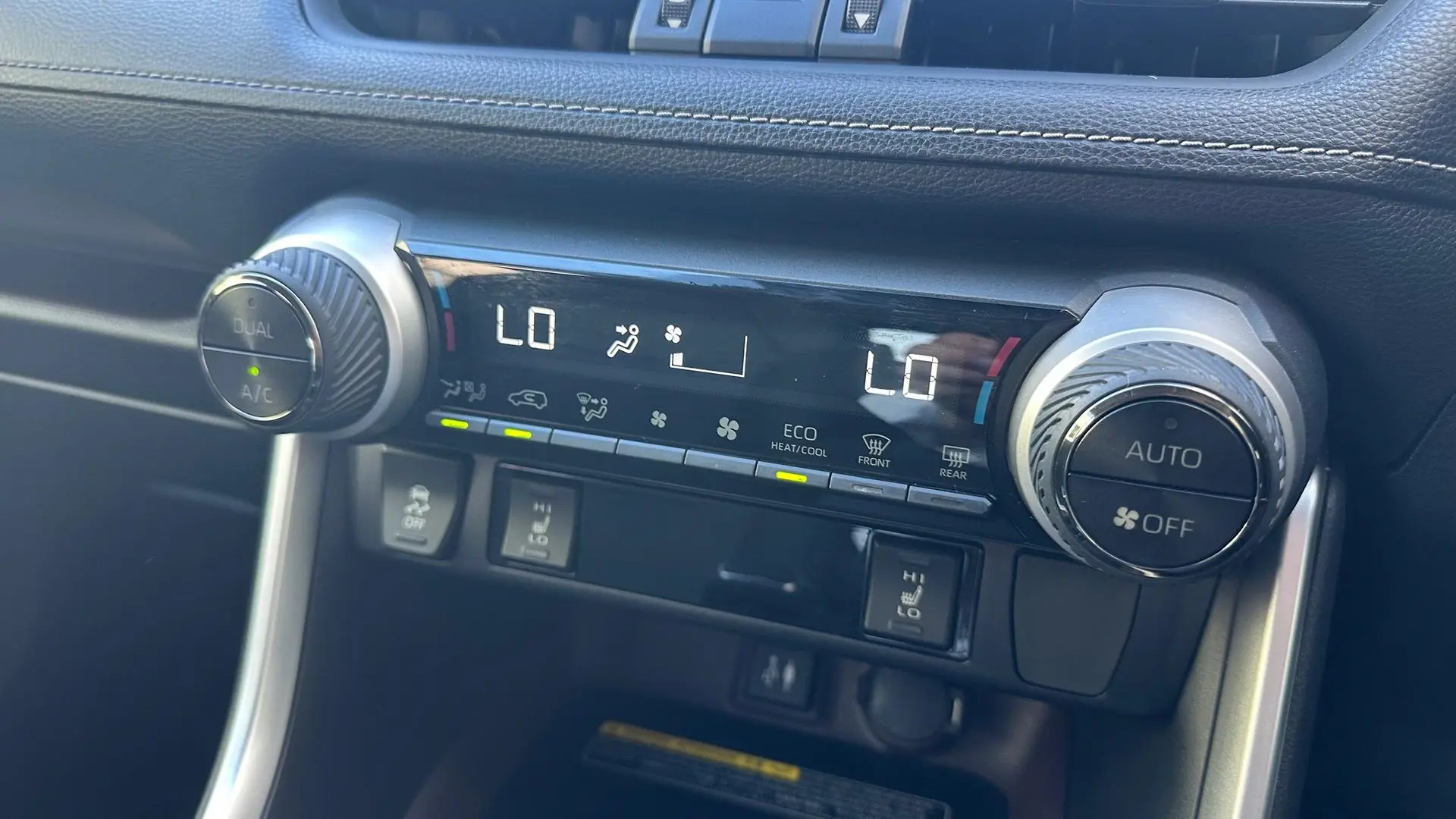 2019 Toyota RAV4 Gallery Image 12