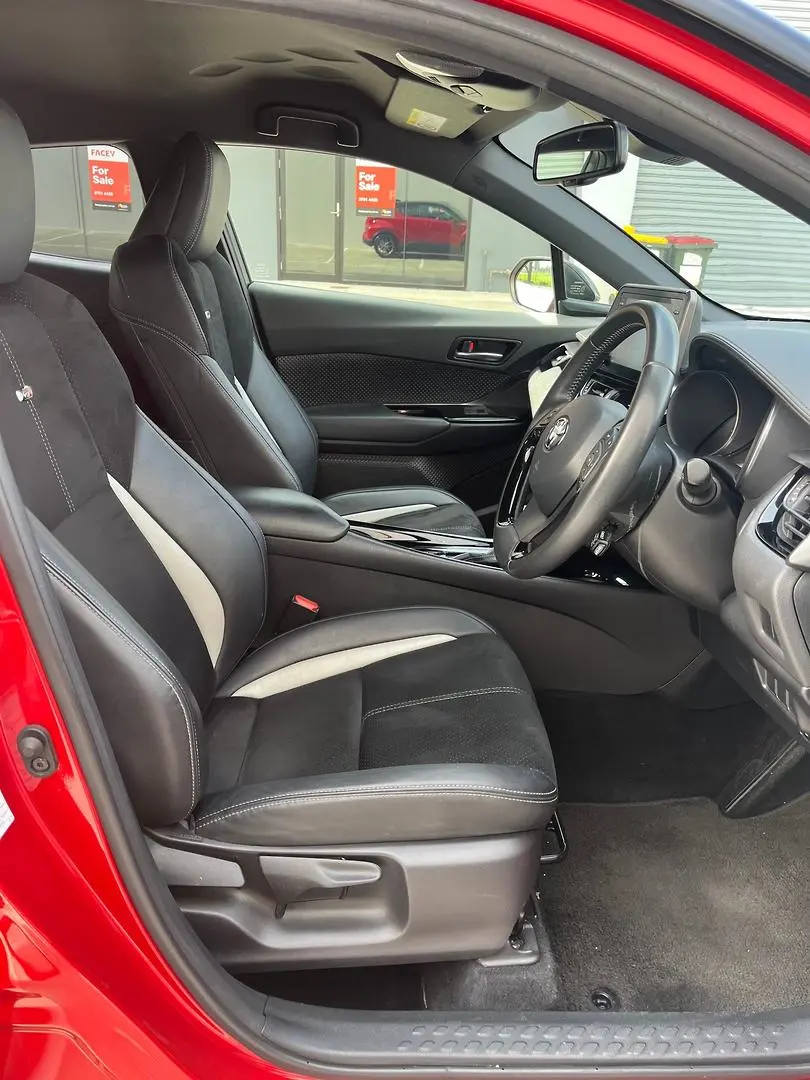 2021 Toyota C-HR Gallery Image 17