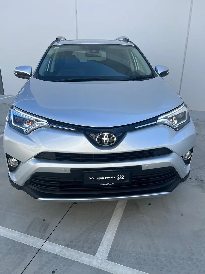 2016 Toyota RAV4 Gallery Image 2