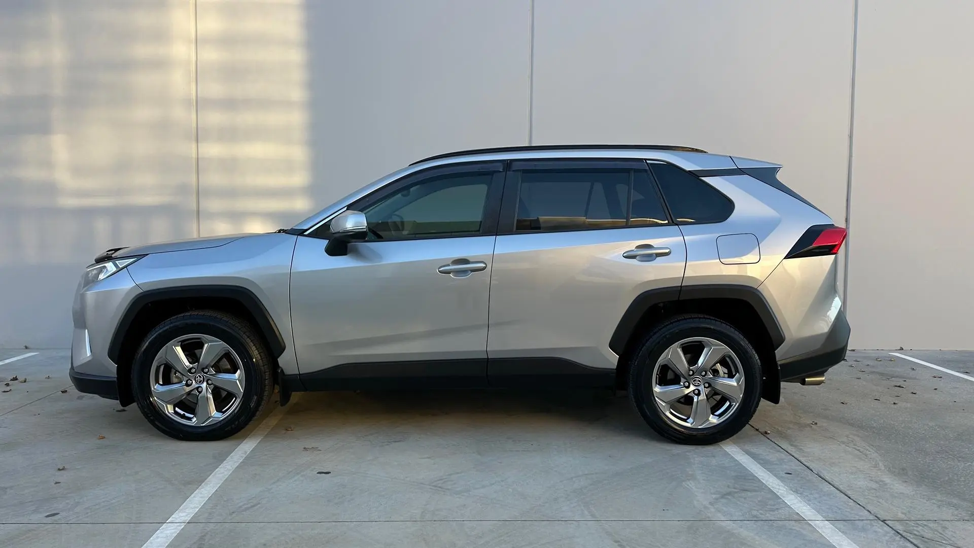 2019 Toyota RAV4 Gallery Image 5