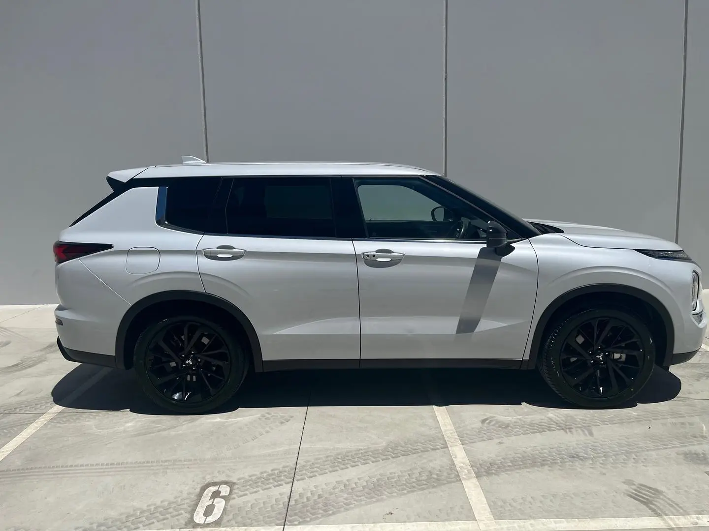 2024 Mitsubishi Outlander Gallery Image 14