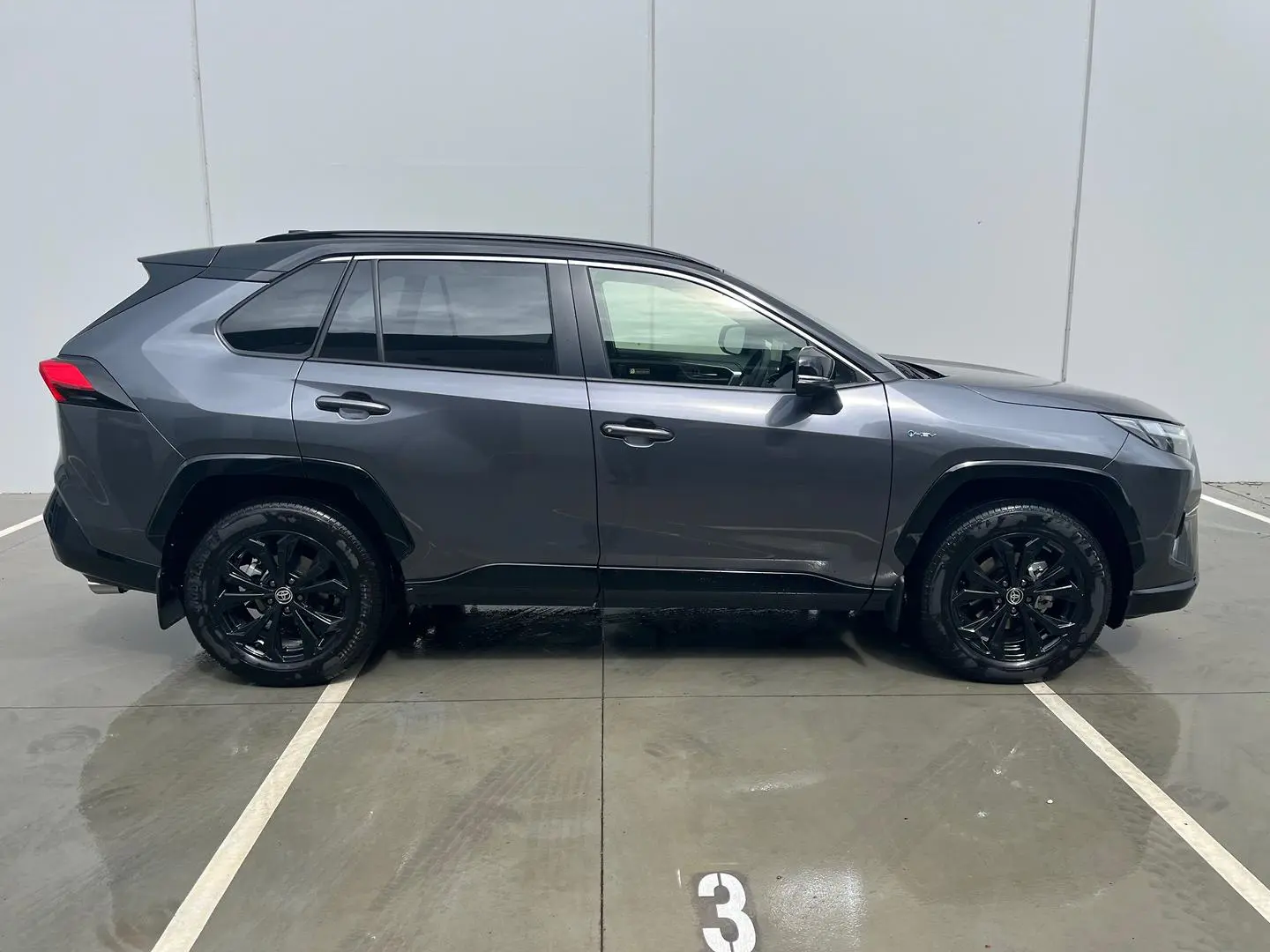 2025 Toyota RAV4 Gallery Image 15