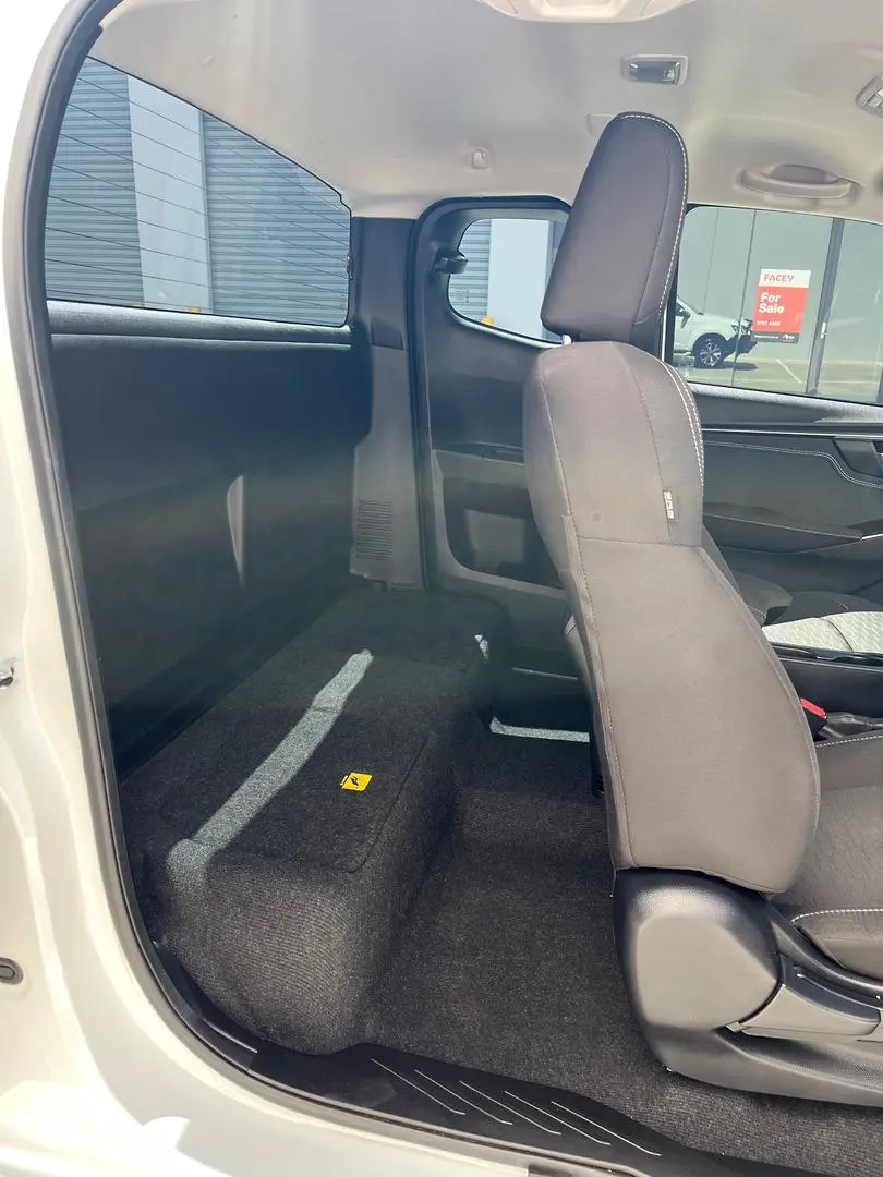 2023 Isuzu D-MAX Gallery Image 14