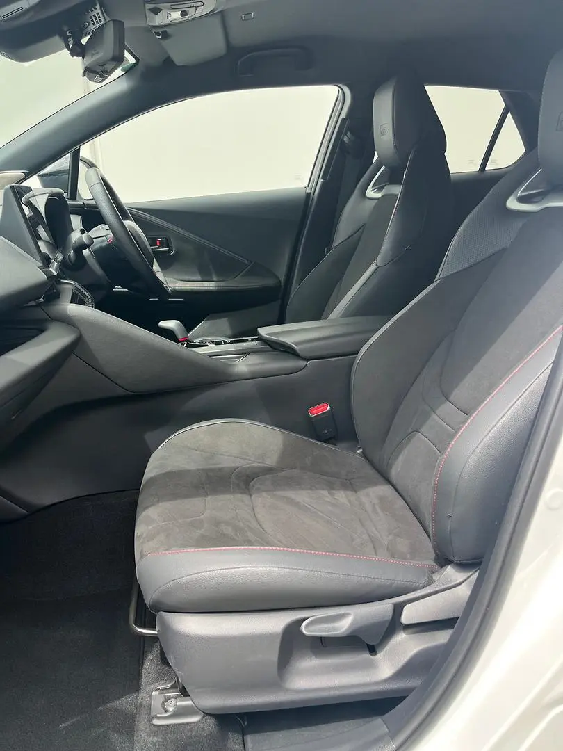 2025 Toyota C-HR Gallery Image 7