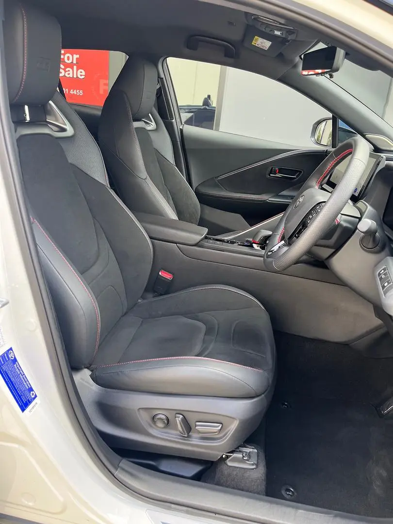 2025 Toyota C-HR Gallery Image 17