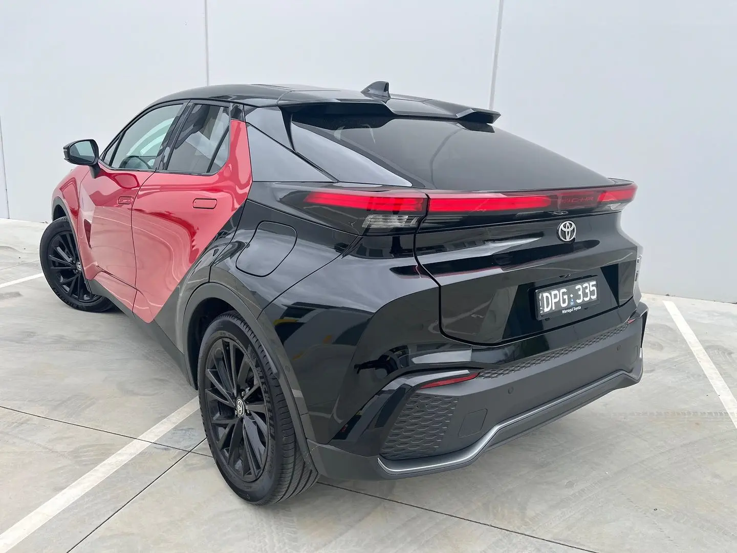 2025 Toyota C-HR Gallery Image 9