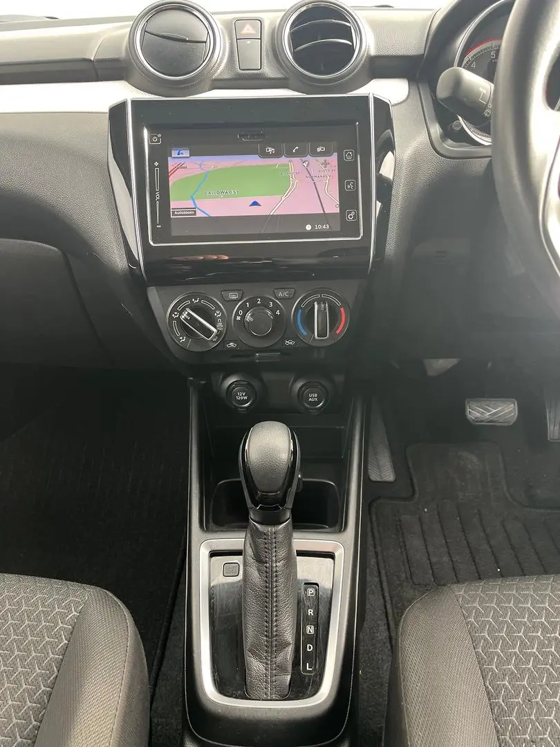 2020 Suzuki Swift Gallery Image 16