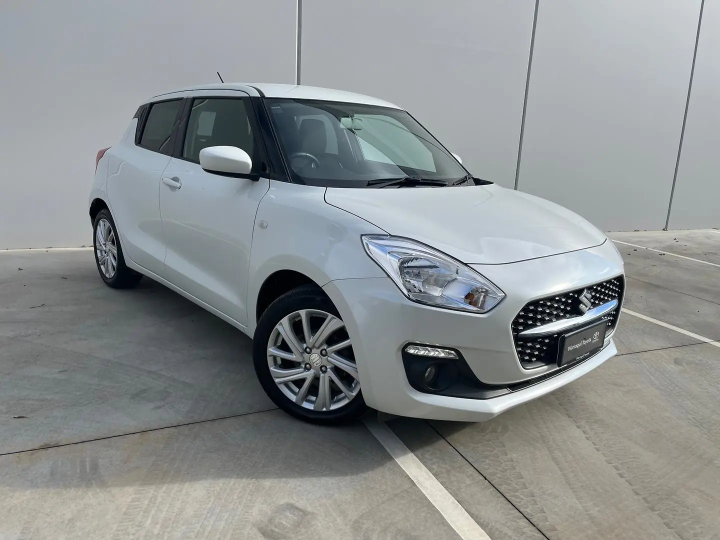2020 Suzuki Swift Gallery Image 1