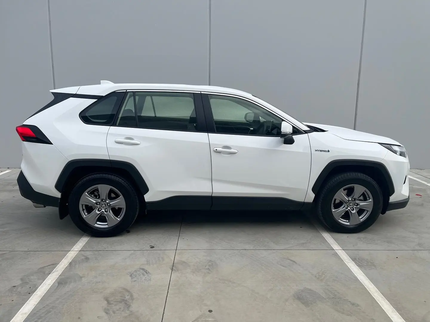2024 Toyota RAV4 Gallery Image 12
