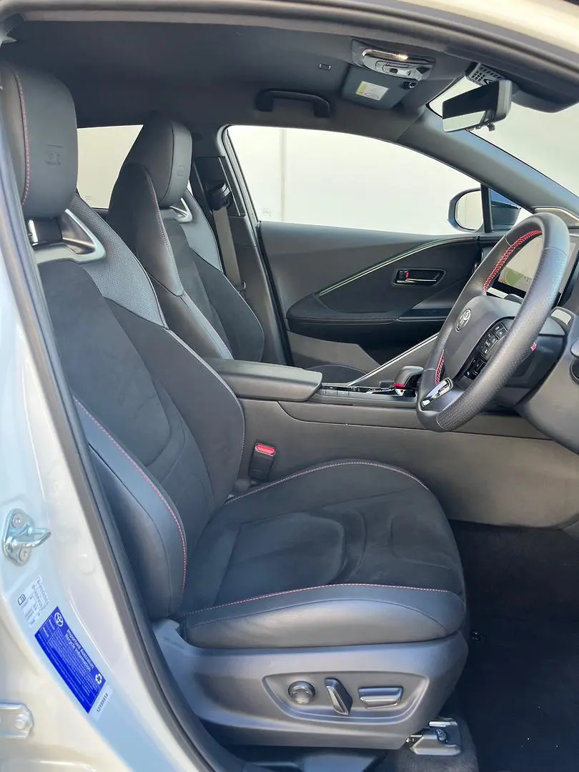 2025 Toyota C-HR Gallery Image 16