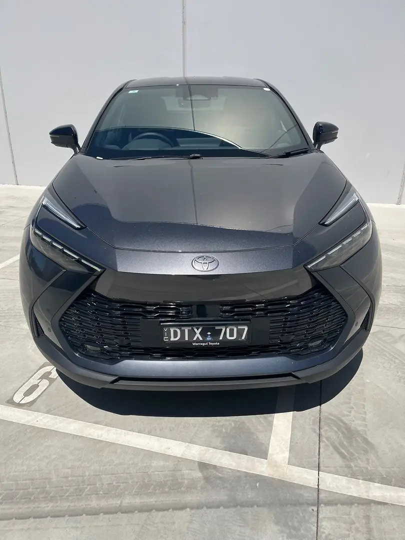 2025 Toyota C-HR Gallery Image 2
