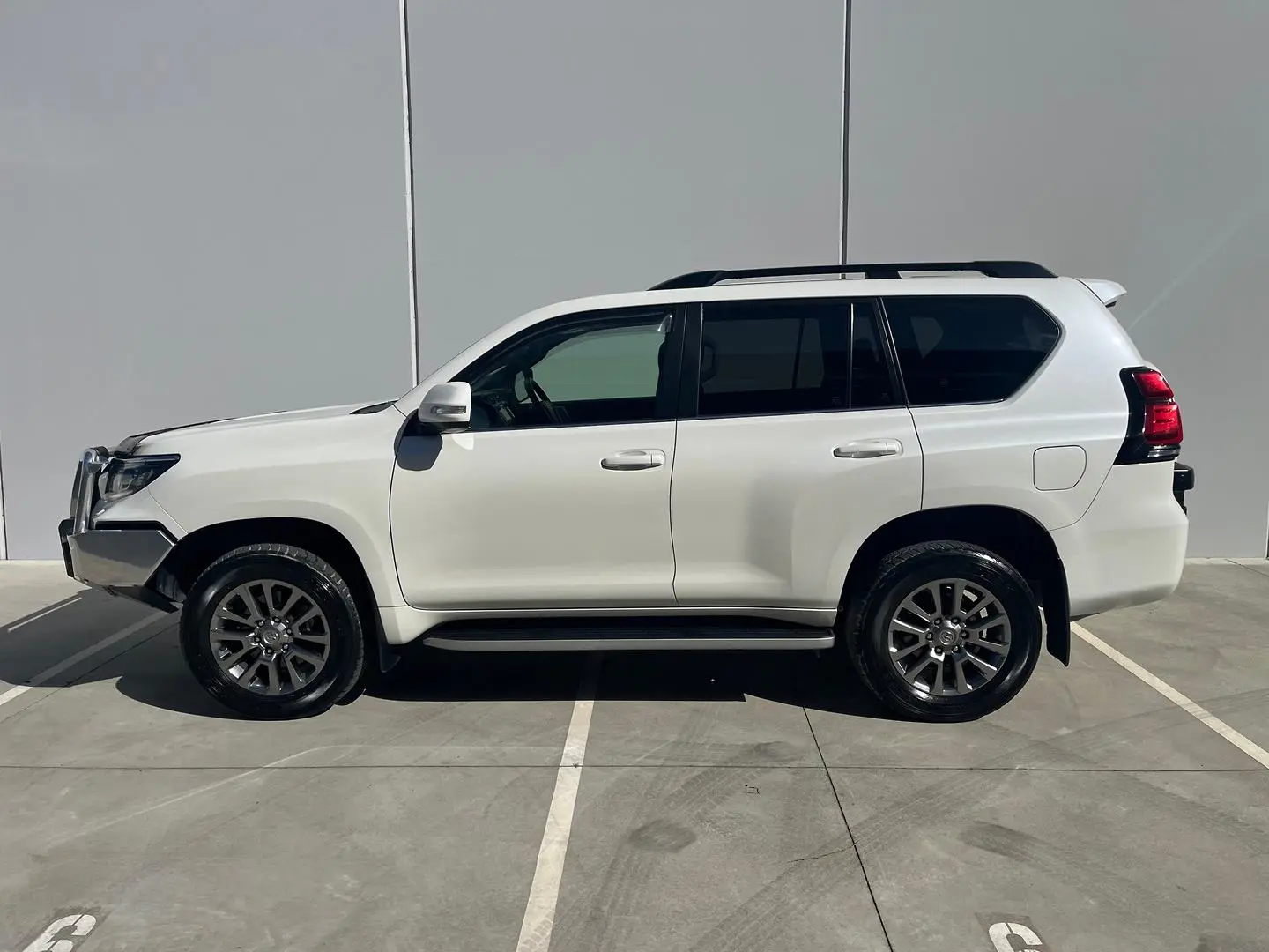2018 Toyota Landcruiser Prado Gallery Image 9