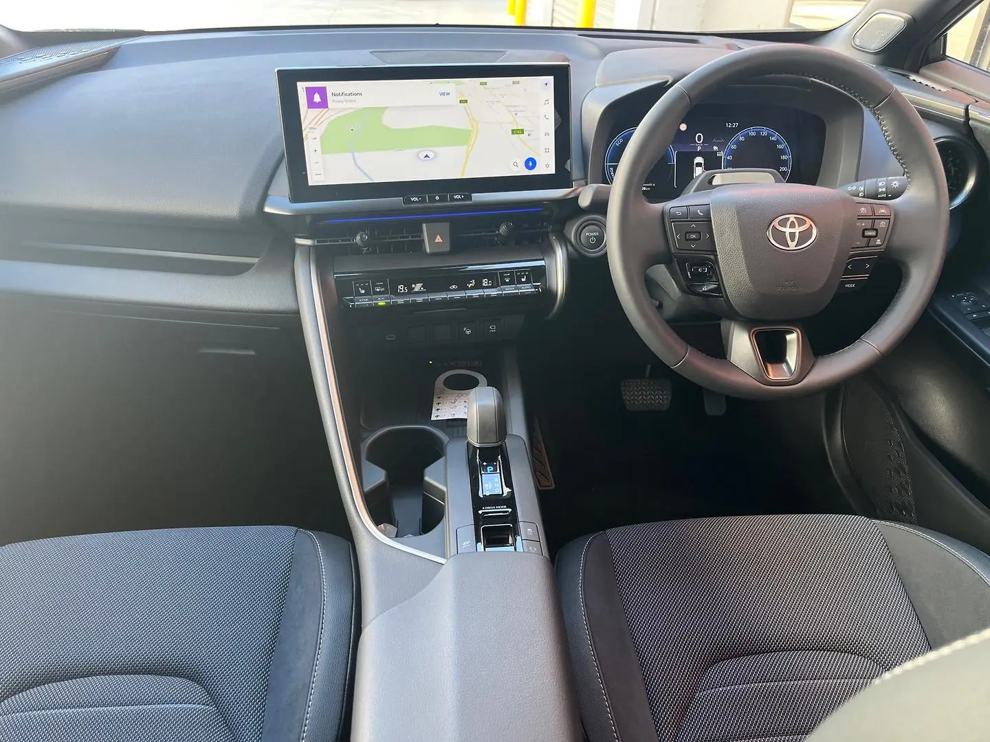 2025 Toyota C-HR Gallery Image 17