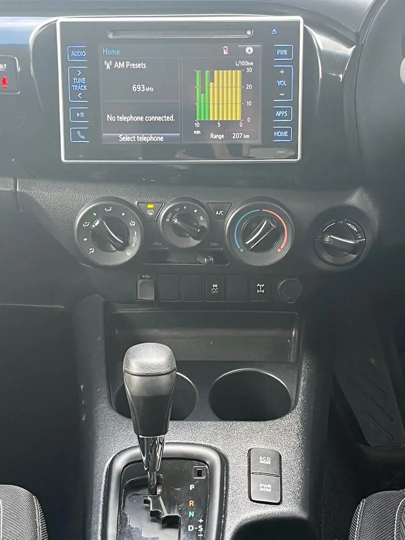 2016 Toyota Hilux Gallery Image 19