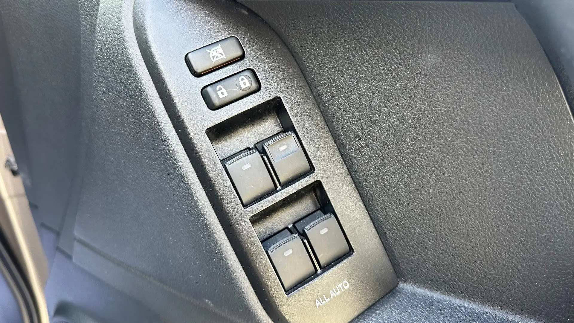 2022 Toyota Landcruiser Prado Gallery Image 18