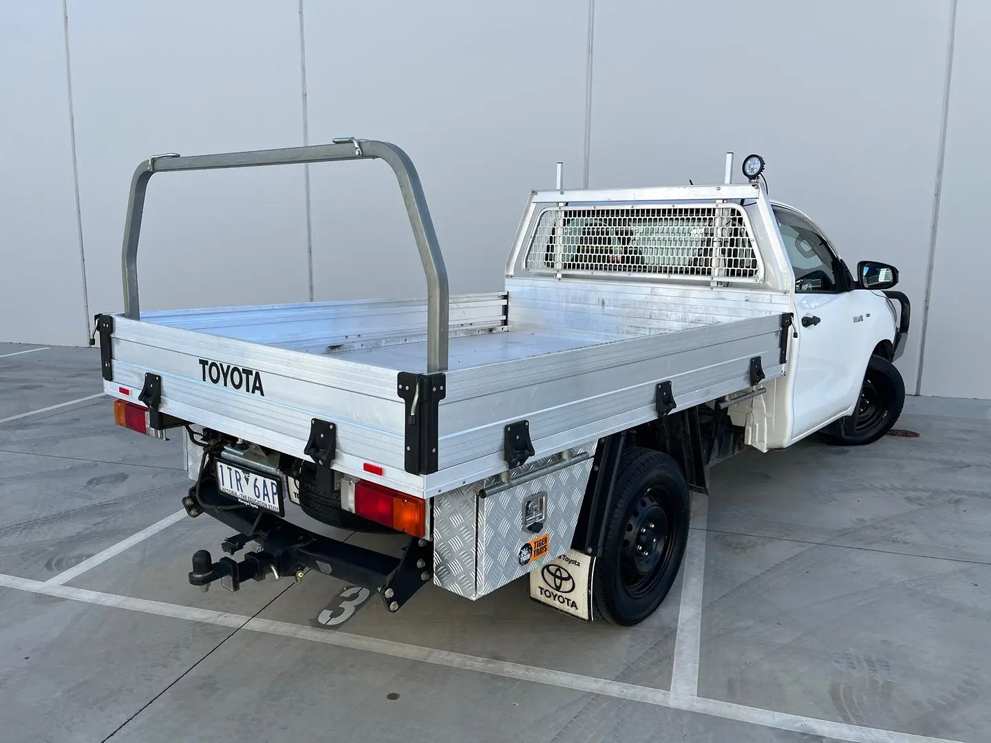 2015 Toyota Hilux Gallery Image 12